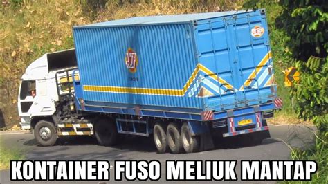 liukan truk tronton truk kontainer hino fuso isuzu  ud truck dijalan