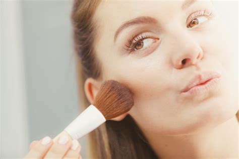 Subtle, natural, and ridiculously pretty. How to Apply Bronzer: Your Complete Guide · Beautifulfeed