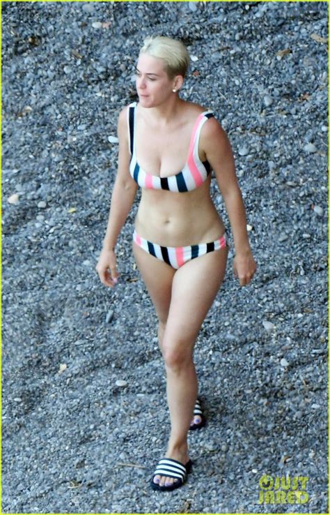 Katy Perry Wears A Striped Bikini At The Beach In Italy Photo 3925726 Bikini Katy Perry