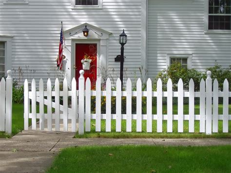 26 White Picket Fence Ideas And Designs