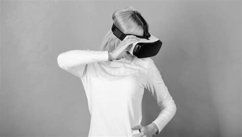 The Woman With Glasses Of Virtual Reality Woman With Virtual Reality