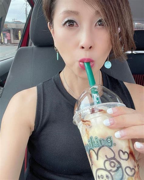 Naoko（なおこ）さんのインスタグラム写真 Naoko（なおこ）instagram「🌞 🌞 🌞 暑さの中の 癒しタイム タピキング Tapikingofficial 月1の自分の