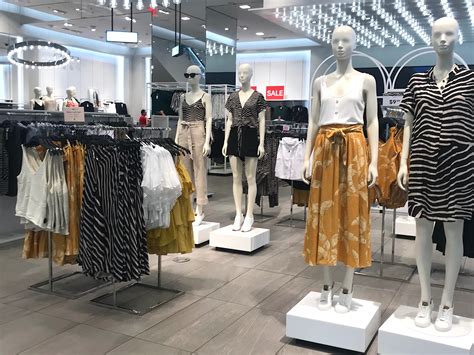Back in september 2012, after much anticipation and rumoured openings, the first h&m store opened its doors to the public at lot 10 shopping mall, bukit bintang. We shopped at Forever 21 and H&M and saw firsthand why one ...