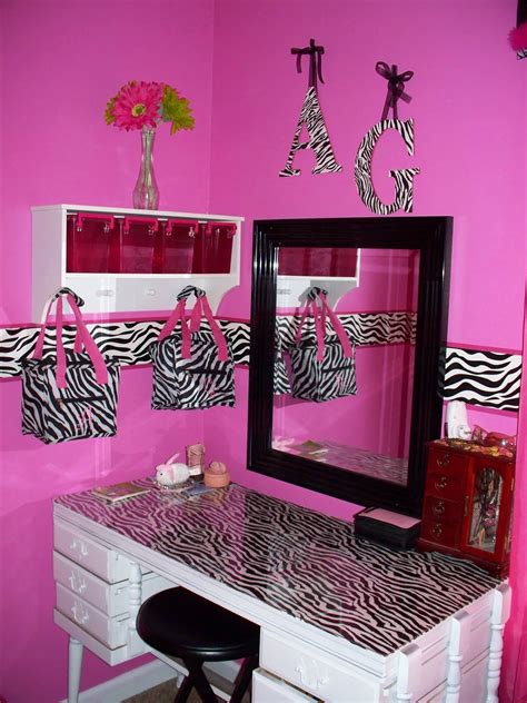 The most common pink girls curtain material is cotton. Mommy Lou Who: Hot Pink Zebra Room - : Zebra Print Bedroom ...