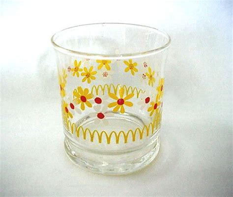 Vintage 1980 S Mcdonald S Fast Food Restaurant Collectible Yellow And White Daisy Glass Tumbler