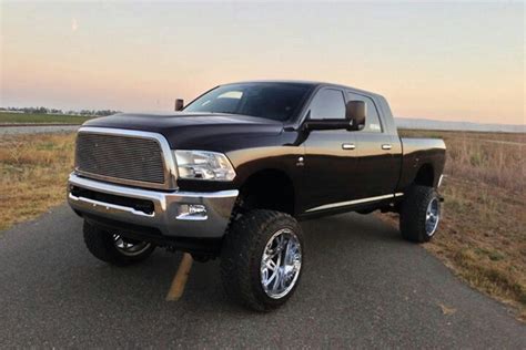 One Of The Cleanest Trucks Ive Ever Seen Cummins Trucks Cummins Diesel Trucks Dodge Ram Diesel