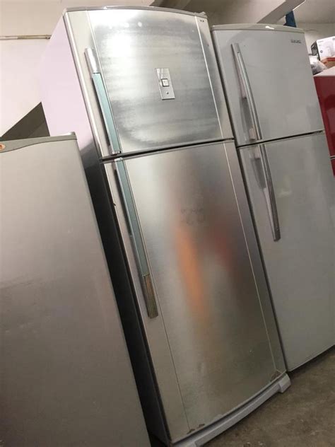 Pintu peti sejuk ini diperbuat daripada kaca yang membolehkan ianya kelihatan dari luar. Sharp Ice Peti Freezer Sejuk Refrigerator Fridge 2 Pintu ...