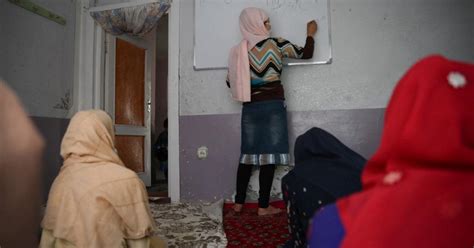 افغانستان میں لڑکیوں کے لیے چند سکول کھل گئے Independent Urdu