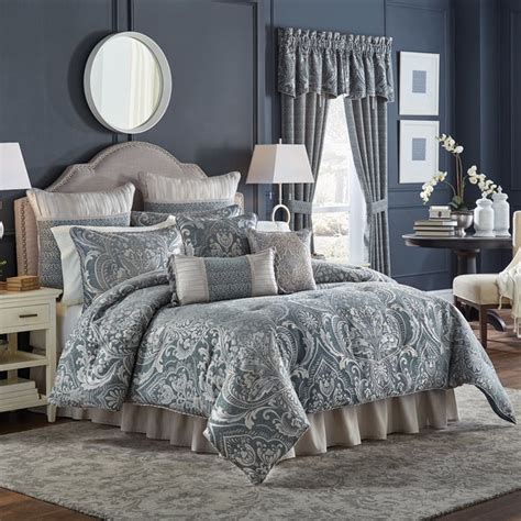 The dianella bedding collection by croscill flaunts an intricate medallion damask crafted in luxurious woven chenille jacquard. Shop Croscill Gabrijel Damask Slate Blue 4-piece King Size ...