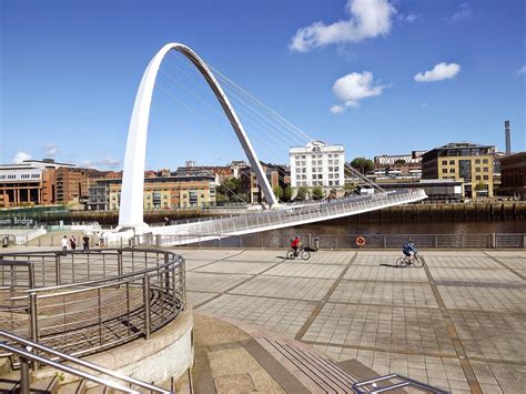 Northumbrian Images Gateshead Millenium Bridge