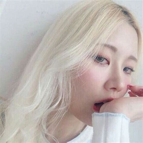 Ulzzang Girl In White With Blonde Hair Blonde Asian