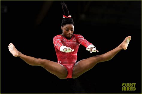 Simone Biles Laurie Hernandez And Women S Gymnastics Team Complete Podium Training For Olympics