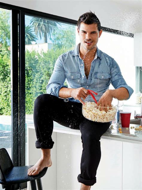 pin by fred flinstone on barefoot and famous varying degrees taylor lautner celebrities