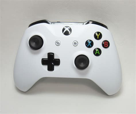 White Xbox One S Controller Review 5
