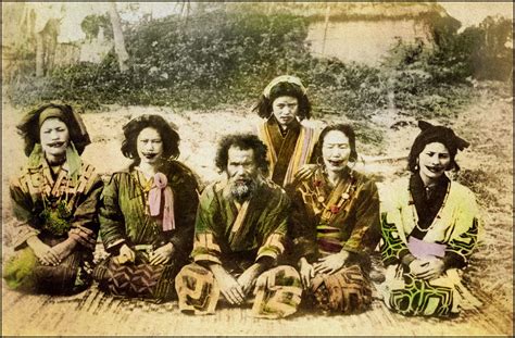 A Group Of Ainu People Japon Beauté Du Monde Photographie