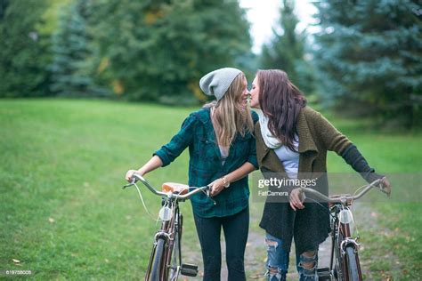 Kiss At The Park Foto Stock Getty Images