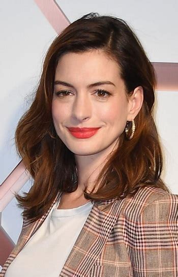 Anne Hathaway Shoulder Length Curled Hairstyle Hudson Yards Preview