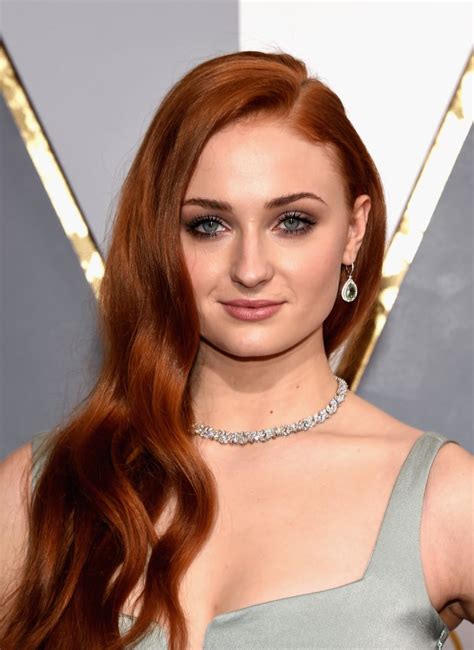 Sophie Turner Oscars Red Carpet Jewelry And Accessories 2016