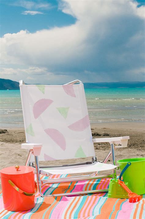 Maybe you would like to learn more about one of these? DIY Painted Beach Chairs | Beach chairs, Diy painting, Outdoor lounge chair cushions