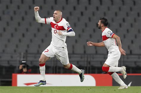 Die qualifikation für die fußball weltmeisterschaft 2018 läuft in europa von 4. WM-Qualifikation: Türkei bewzingt die Niederlande mit 4:2 - Burak Yilmaz trifft dreifach