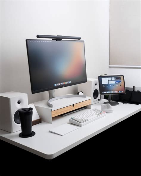A Reddit User With The Craziest Pegboard Desk Setup Minimal Desk Setups