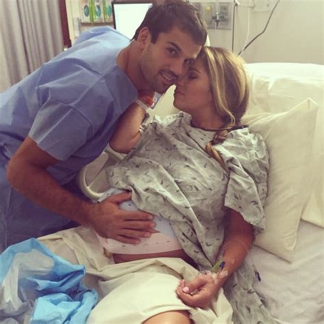 Jessie James Decker Reveals Shes Officially 30 Weeks Pregnant And Has