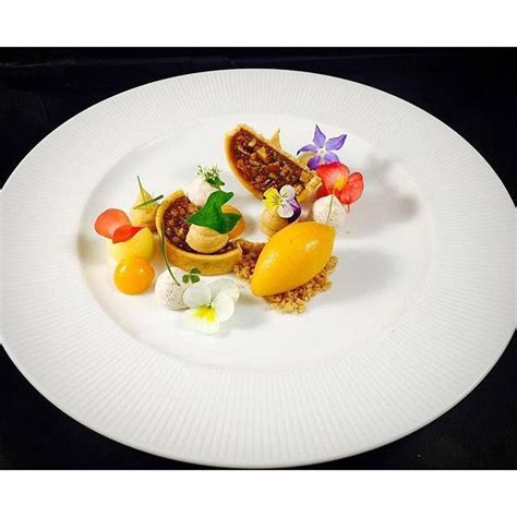 Find the perfect fine dining dessert stock photos and editorial news pictures from getty images. The 25+ best Fine dining dessert ideas on Pinterest | Dessert presentation, Food plating and Plating