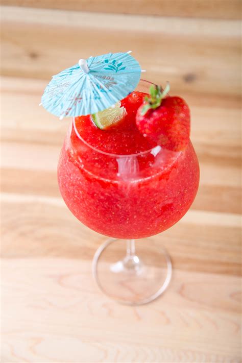 Refreshing And Easy Strawberry Daiquiri Only 3 Ingredients