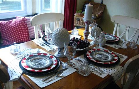 They Call Me Jammi Playing With Pattern Tablescape