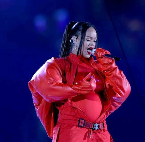 Rihannas Super Bowl 2023 Half Time Performance Broke Major Records Ubetoo