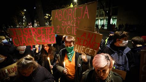 Surowe Prawo Aborcyjne W Polsce Wiatowe Media Komentuj Ofeminin