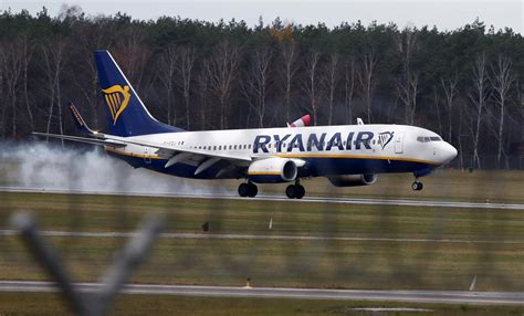 Was it helpful to you? Ryanair Boeing 737 landed by an emergency at Paris ...