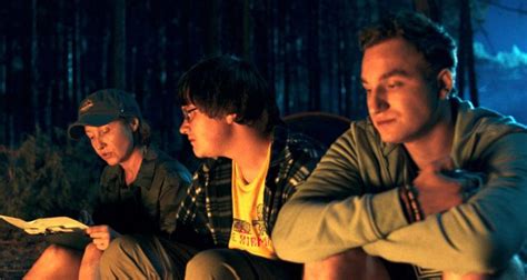 Common hiking in the woods without access to. Nobody Sleeps in the Woods Tonight | Film-Rezensionen.de