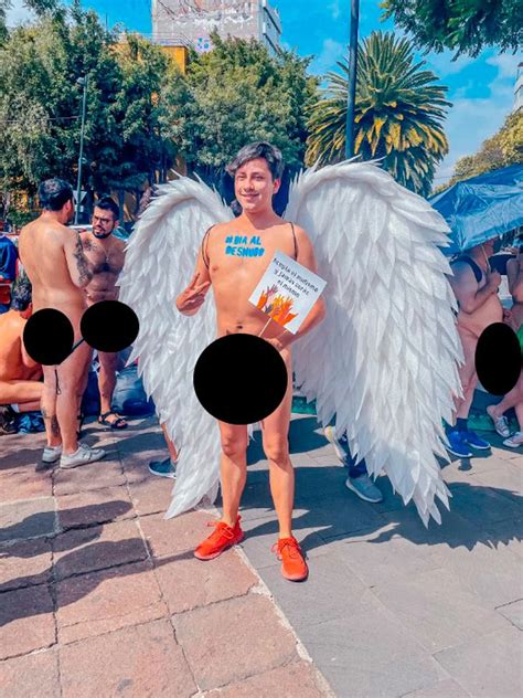 Día Al Desnudo Así Marcharon Sin Prejuicios Ni Ropa Decenas De Personas En Cdmx Infobae
