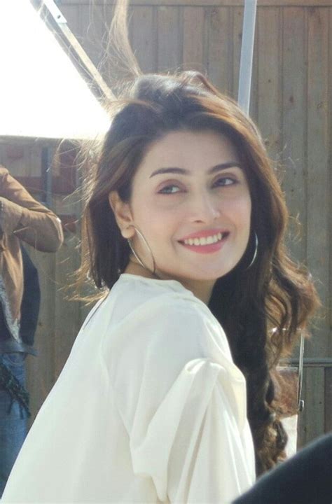 Ayeza Khan Hot And Spicy Navel Images And Wallpapers