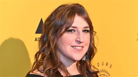 Mayim Bialik Clears Up Rumors Shes An Anti Vaxxer Says She Plans To