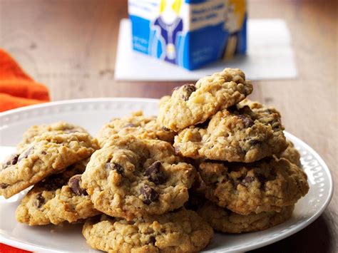 Cream next 6 ingredients together add oatmeal, beat. Diabetic Oatmeal Cookies Recipe Simple : Chewy Chocolate ...