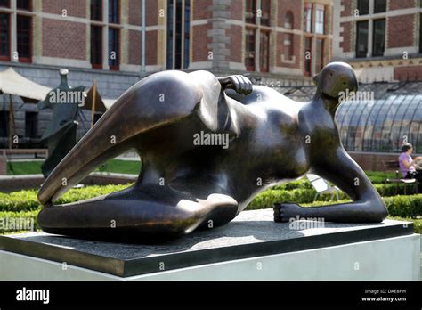 The Reclining Woman Hi Res Stock Photography And Images Alamy