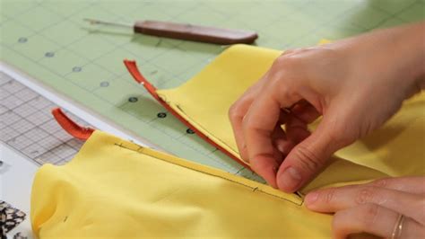 How do you replace a zipper pull? How to Sew a Centered Zipper | Sewing Machine - YouTube