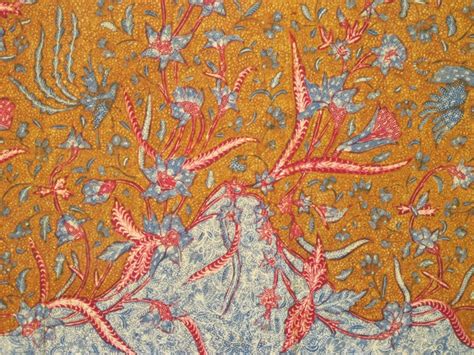 Teknik batik skrin, tidak menggunakan lilin dan menggunakan teknik cetak sutera saring. Jenis-jenis Batik Indonesia (2) | BelindoMag