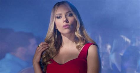 Scarlett Johanssons Red Carpet Look A Stunning Display Of
