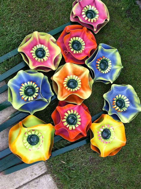 Vinyl record flowers for garden | Record crafts, Vinyl record crafts, Vinyl record projects