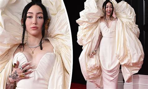 Noah cyrus looks like she's going to the 2018. 2021 Grammy Awards: Noah Cyrus wears bizarre white ...