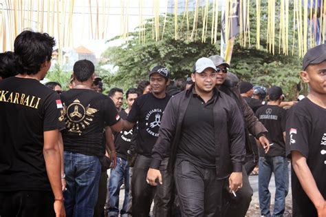 Jun 16, 2021 · berkas unlawful killing laskar fpi dilimpahkan pekan ini, kedua tersangka tak ditahan diketahui, ada 3 anggota polri yang ditetapkan menjadi tersangka dalam kasus ini yaitu epz, fr dan myo. KORLAP LEGIAN: FOTO HUT LASKAR BALI KE 12