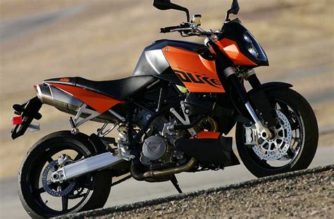 Ktm duke 250 competes against the likes of suzuki gixxer 250, yamaha fz 25, husqvarna 250, and cfmoto 250nk. 2012 KTM 200 Duke Review - Top Speed