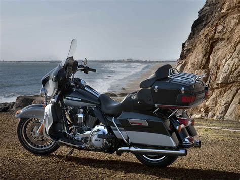 L'ultra limited devient le nouveau super tourer de la gamme harley et remplace depuis 2011 la célèbre electra glide ultra classic. 2012 HarleyDavidson FLHTK Electra Glide Ultra Limited