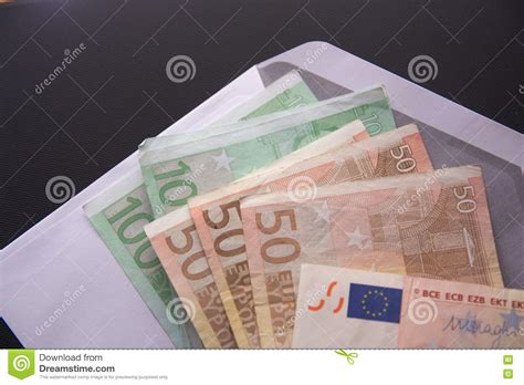 Euro Billets De Banque Sous Enveloppe Image stock - Image du europe