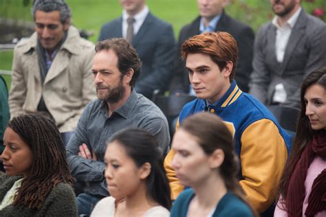 With riverdale high's annual variety show around the corner, valerie's efforts to help archie prepare for his big performance lead to some major fallout between her and josie. Riverdale Season 1 Episode 4