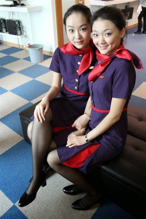 hong kong airlines beautiful stewardesses give passengers a nice smile ~ world stewardess crews