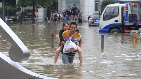 China Flooding Death Toll Triples With 302 Dead Most In Zhengzhou